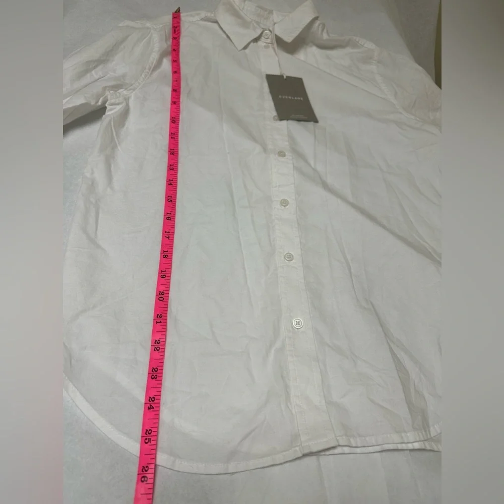 Everlane Must-Have White Button Down Shirt in Silky Cotton - Picture 3 of 8